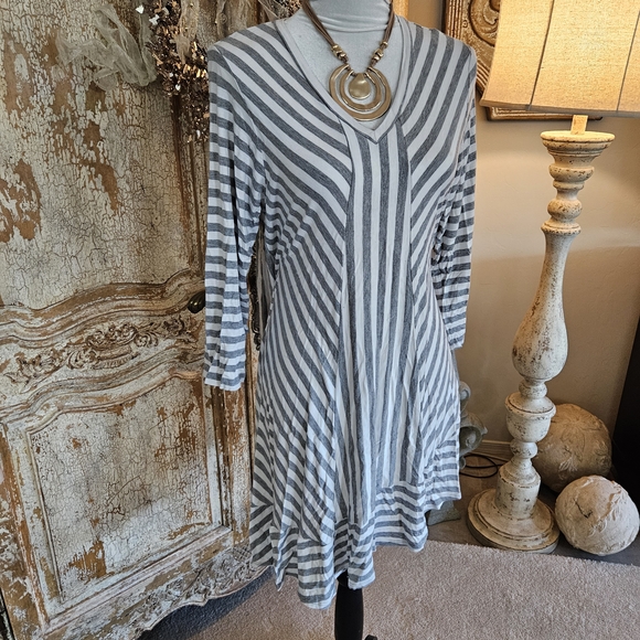 Comfy USA Gray and White Asymmetrical Dress - Picture 3 of 8